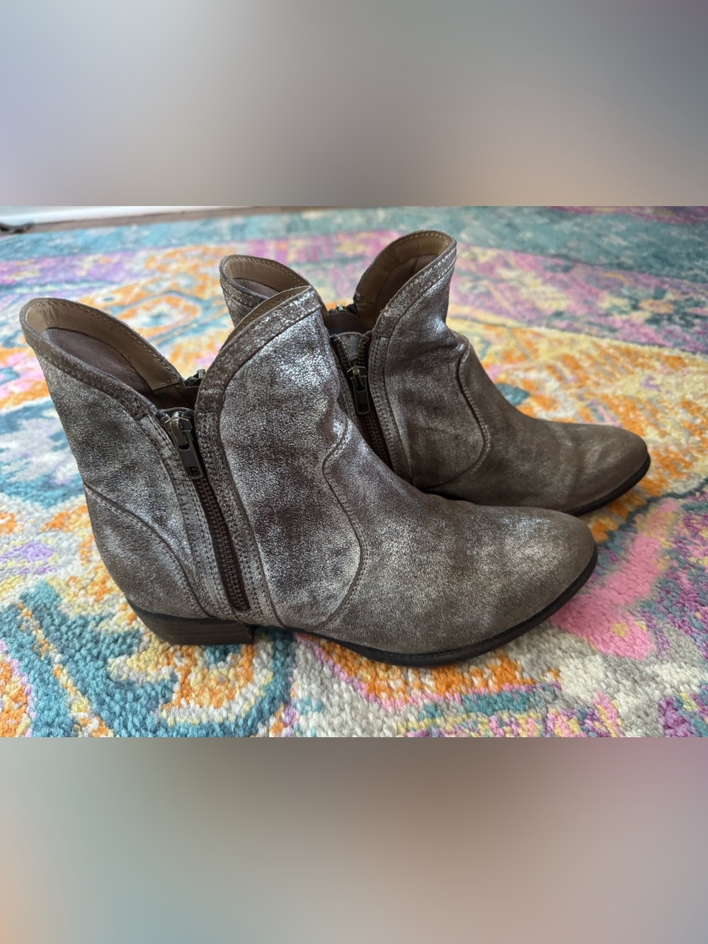 Seychelles Silver Gray Suede Ankle Booties